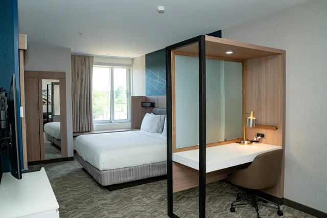 غرفة بسرير كينج، SpringHill Suites by Marriott Woodbridge 1/3