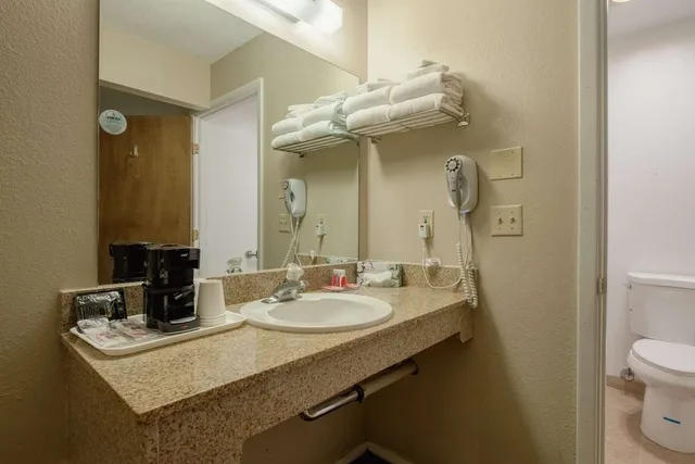 غرفة بسريرين كوين لذوي الإعاقة، Econo Lodge Cortez near Mesa Verde 6/9