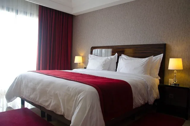 Deluxe, Double Bed, Concorde Paris 1/2