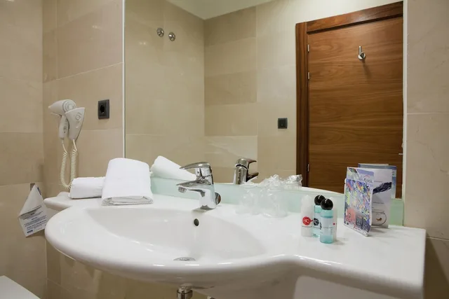 غرفة مفردة بسرير فردي، Hotel Riscal 3/4