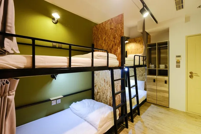 سكن مشترك مختلط بحمام مشترك، Flyinn Hostel 1/2