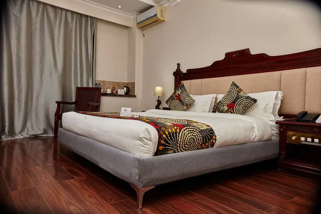 غرفة قياسية بسرير كينج بإطلالة على المدينة، Best Western Plus Paramount Hotel 1/1