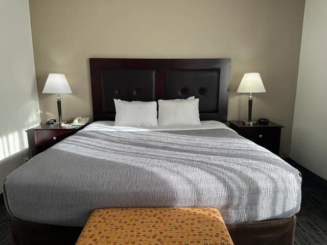 جناح، Quality Inn & Suites Everett, WA 5/10