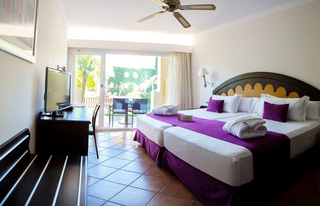غرفة بسرير مزدوج بإطلالة على الحديقة، Zimbali Playa Hotel 1/1