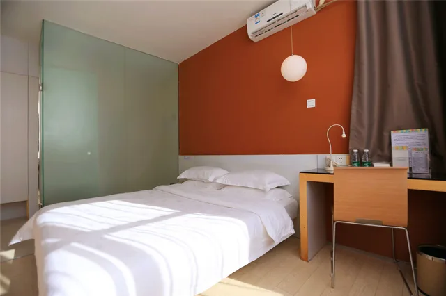 غرفة قياسية بسرير كينج، Colour Inn Shenzhen Dongmen Branch 1/3