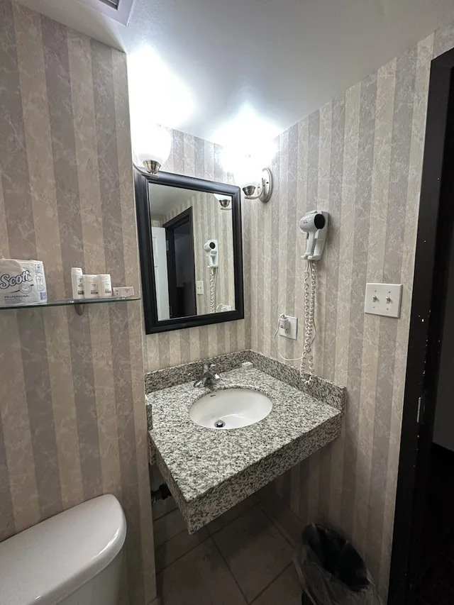 جناح بسرير كينج، Wyndham Garden Medicine Hat Conference Center 5/5