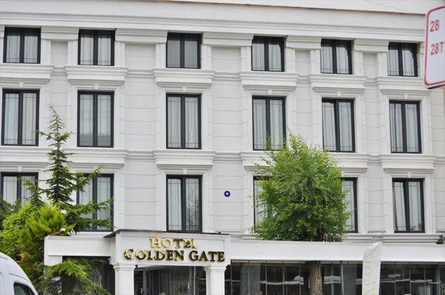 جناح ثلاثي، Hotel Goldengate Topkapi 1/1