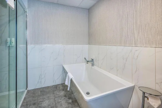 جناح بسريرين كوين، Quality Suites Drummondville 4/4