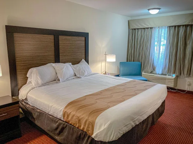 1 King Bed - Non-Smoking, Micfridge، Motel6 Elkhart, IN 4/10
