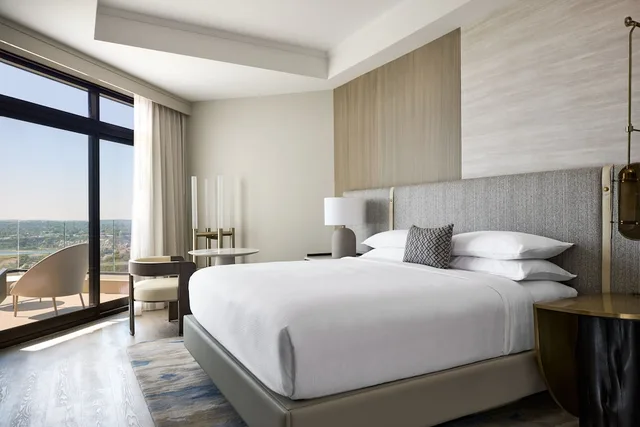 جناح فاخر بسرير كينج بإطلالة على البحر بغرفة نوم واحدة، VEA Newport Beach, A Marriott Resort & Spa 1/2