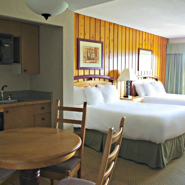 غرفة ديلوكس بسرير كوين، Fairmont Hot Springs Resort 5/8