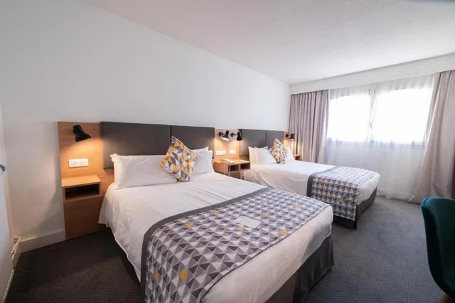 غرفة قياسية بسريرين مزدوجين بإطلالة على المدينة، Holiday Inn Calais 2/4