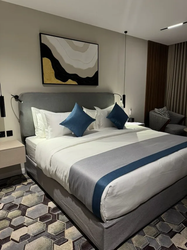 غرفة سوبيريور بسريرين منفصلين وسرير كينج، فندق قصر الواحة(LE DIYAR Al Waha Hotel Riyadh) 2/10