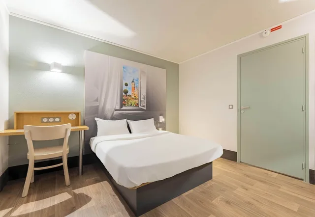 غرفة بسرير مزدوج لذوي الإعاقة، B&B Hotel Calais Coquelles Tunnel Sous La Manche 1/3