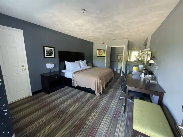 غرفة كلاسيكية بسرير كينج، Peachtree Inn 1/1