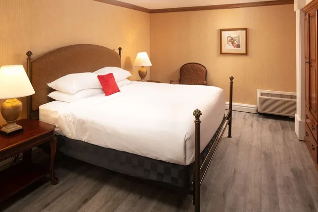 Junior Suite, Kitchenette, Red Lion Hotel Pocatello 3/5