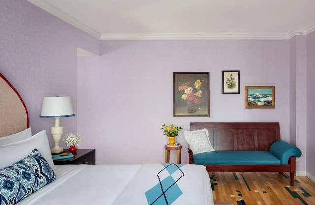 غرفة بسريرين كوين بشرفة، Graduate by Hilton Chapel Hill 7/8