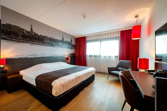 غرفة ديلوكس بسرير كينج، Bastion Hotel Amsterdam Airport 1/3