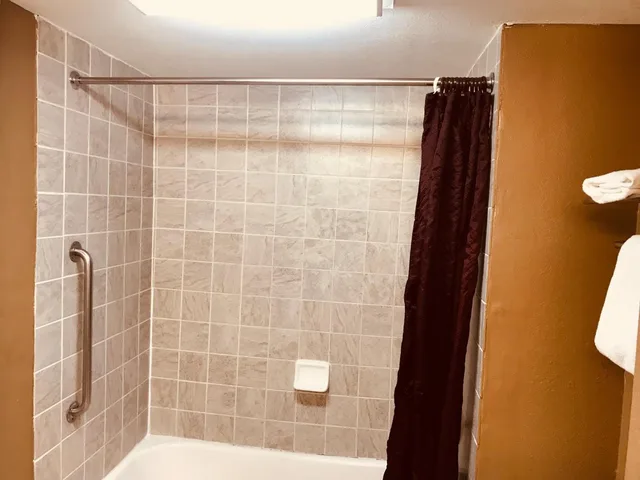 غرفة بسرير كوين للمدخنين لذوي الإعاقة، Americas Best Value Inn Laredo 5/6