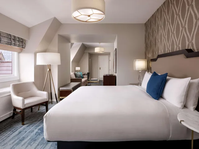 جناح جونيور بسرير كينج بإطلالة على المرفأ، Fairmont Empress Hotel 1/1