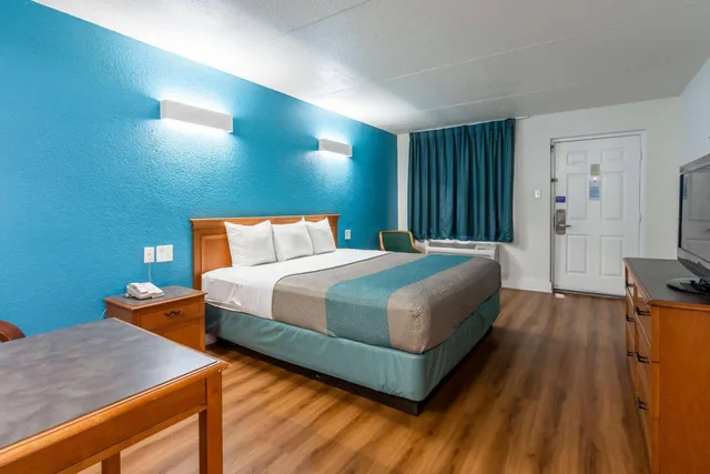 غرفة بسرير كينج للمدخنين، Motel6 North Little Rock, AR - McCain 5/10