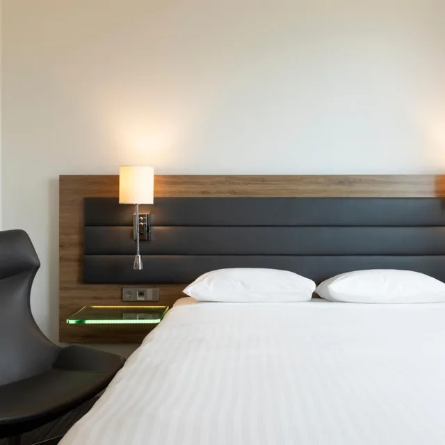 Moxy, Queen Bed، Moxy Edinburgh Airport 5/8