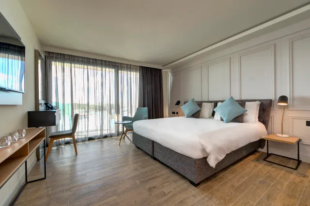 غرفة ديلوكس بسرير مزدوج أو سريرين منفصلين بإطلالة على البحر، Land's End Boutique Hotel 1/4