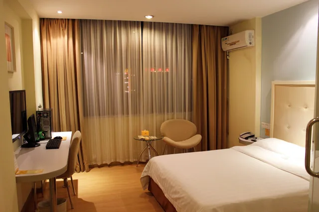 Supreme, Deluxe, King Bed، Green Oasis Hotel 3/7