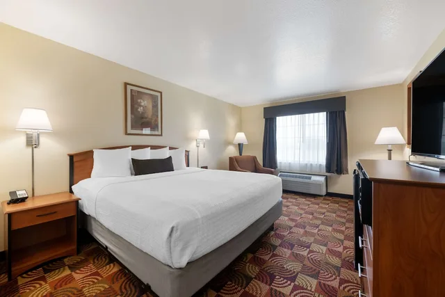 غرفة قياسية بسرير كينج لذوي الإعاقة، Best Western Laramie Inn & Suites 4/8