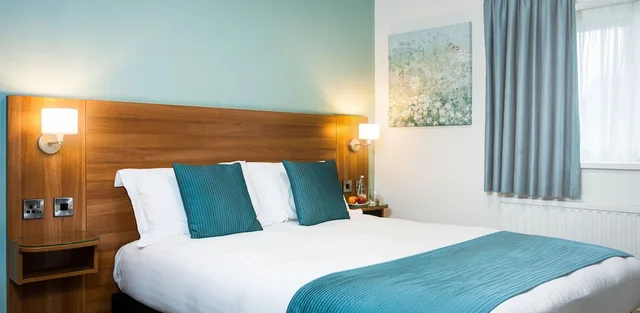 Classic, Family, 1 Double and 1 Single Bed, Last Drop Village Hotel And Spa 3/5