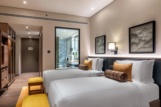 Taj Club, Twin Beds, Balcony، Taj Jumeirah Lakes Towers 4/6