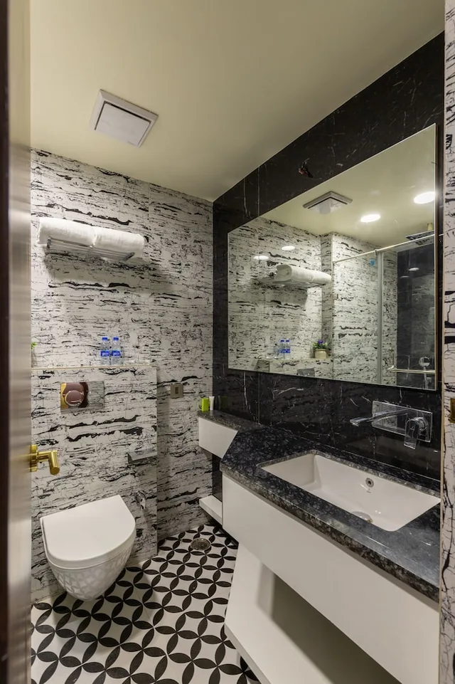 Deluxe, King Bed, Royal Rawal - Luxury Boutique Hotel 4/4