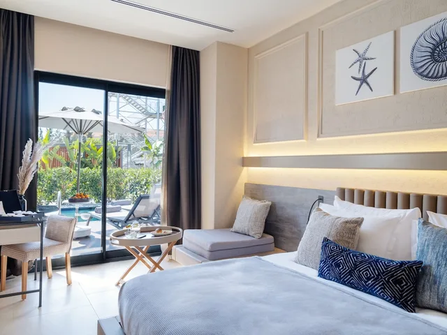 Swim Up, Deluxe, 1 Queen and 1 Single Bed، Liu Resorts 1/7