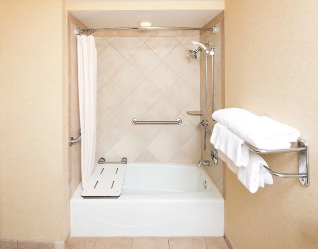 غرفة بسرير كينج لذوي الإعاقة، Red Lion Hotel Boise Downtowner 4/4