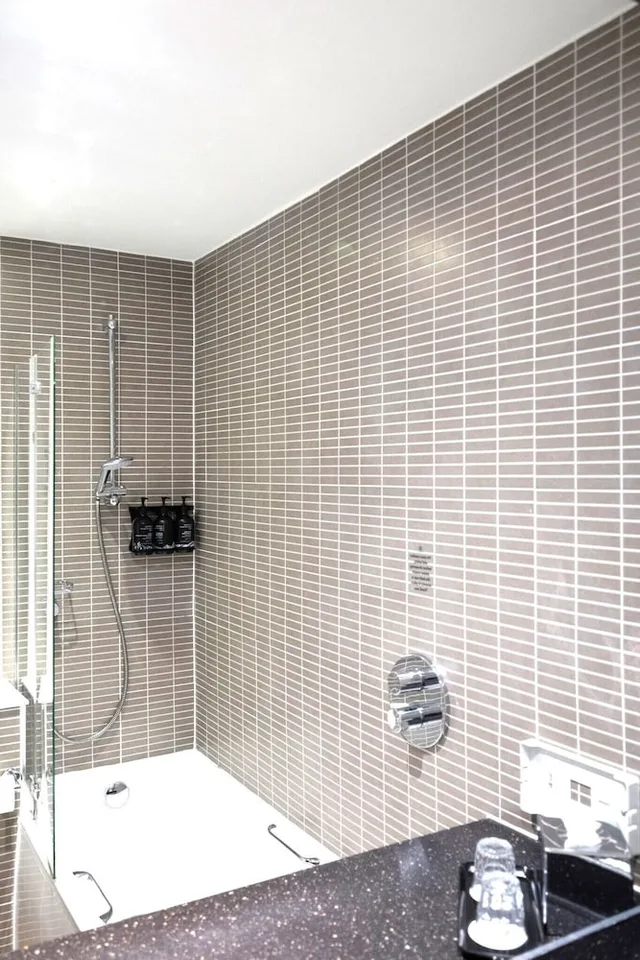 غرفة قياسية بسريرين منفصلين لذوي الإعاقة، Holiday Inn Cardiff North M4 Jct 32, an IHG Hotel 6/6