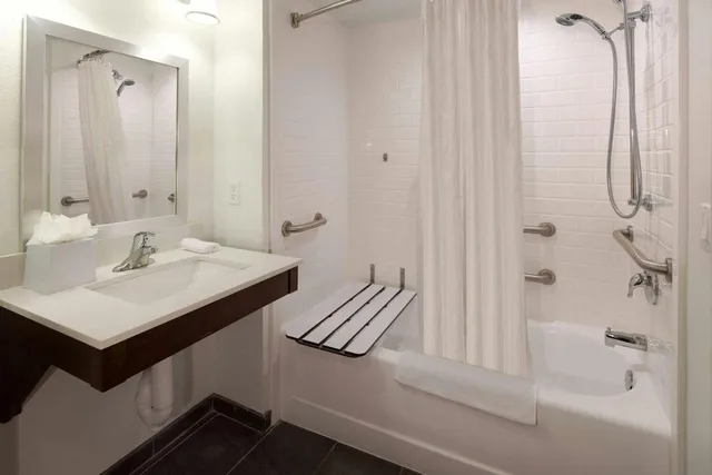 Junior, Studio, 2 Queen Beds, Sofa, Large, Accessible, Four Points by Sheraton Cocoa Beach 3/4