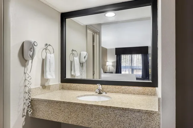 غرفة قياسية بسريرين كوين يُسمح فيها بالحيوانات الأليفة، Best Western Gateway Adirondack Inn 9/10