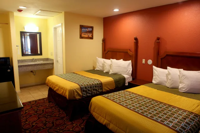 غرفة قياسية بسريرين مزدوجين، Bay Breeze Inn 3/6
