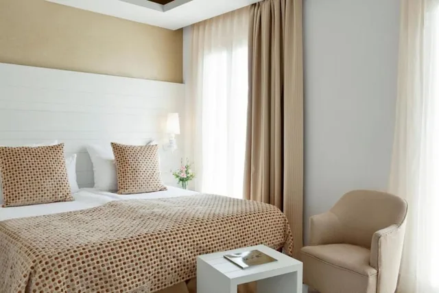 غرفة بسرير مزدوج بإطلالة على البحر بشرفة، Hotel Illa D Or And Illa D Or Club Apartments 3/4