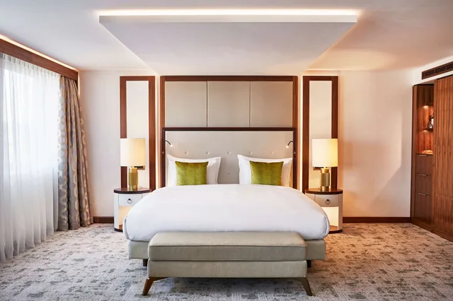 جناح تنفيذي بسرير كينج، Kempinski Hotel Corvinus Budapest 6/10