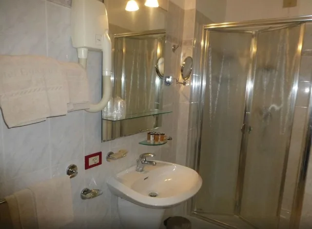 غرفة رباعية بثلاثة أسرّة، Bologna Hotel 1/1