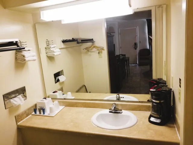 غرفة بسرير كوين للمدخنين، Americas Best Value Inn Arkansas City 3/3