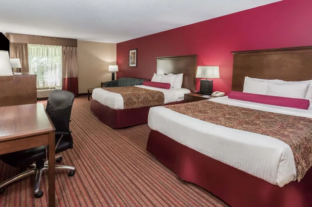 Room, 2 Queen Beds, Sofa, Baymont by Wyndham Mequon Milwaukee Area 1/2