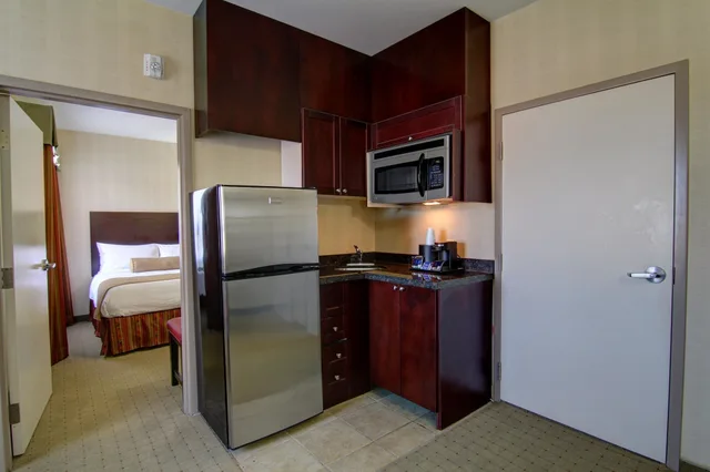 جناح بسريرين كوين بمطبخ صغير، Best Western Plus Bowmanville 7/7