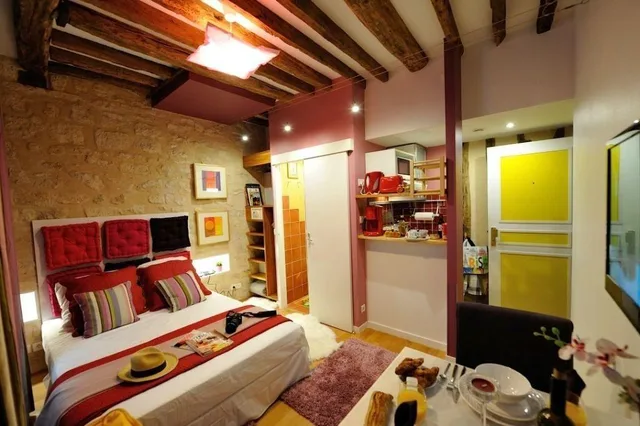 Female Only, Studio, Les Patios Du Marais 3/5