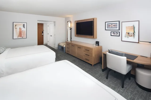Deluxe, 2 Queen Beds, Grand Geneva Resort & Spa 4/7