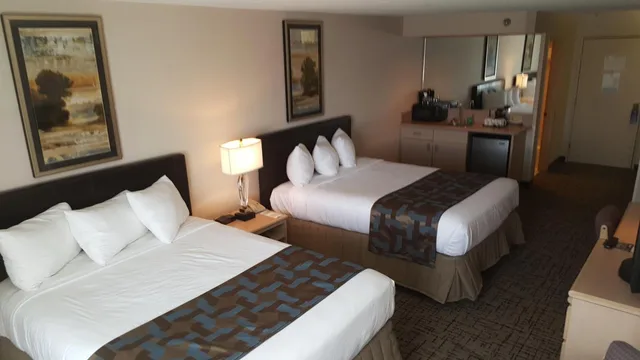 Room, 2 Queen Beds, Shilo Inn Suites Elko 1/2
