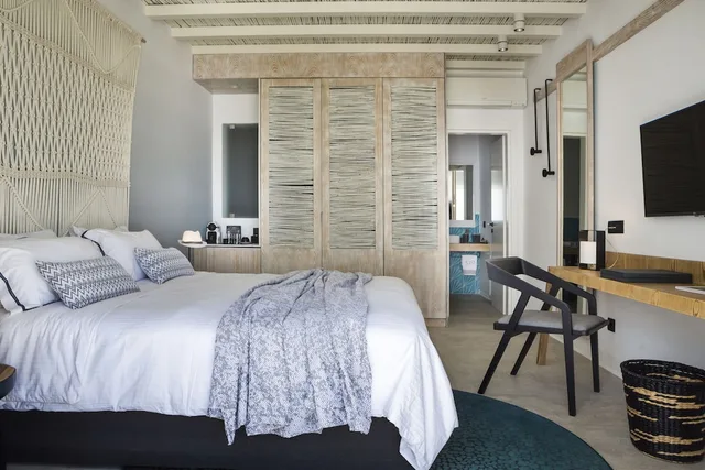 غرفة ديلوكس بسرير مزدوج بإطلالة على المسبح بشرفة، LYO Boutique Hotel 2/9