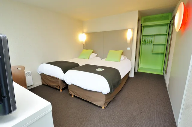 Room, Twin Beds, CAMPANILE BOURG EN BRESSE - VIRIAT 4/9
