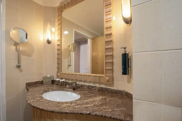 غرفة ديلوكس بسرير كينج، NH Johannesburg Sandton 3/3